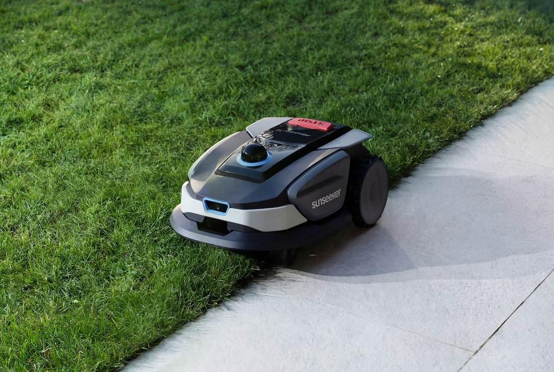 Taille des Bordures pour une Tonte Pr&eacute;cise de la Pelouse