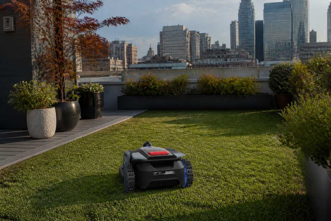 Tondeuse Sunseeker S4 jardin sur le toit urbain