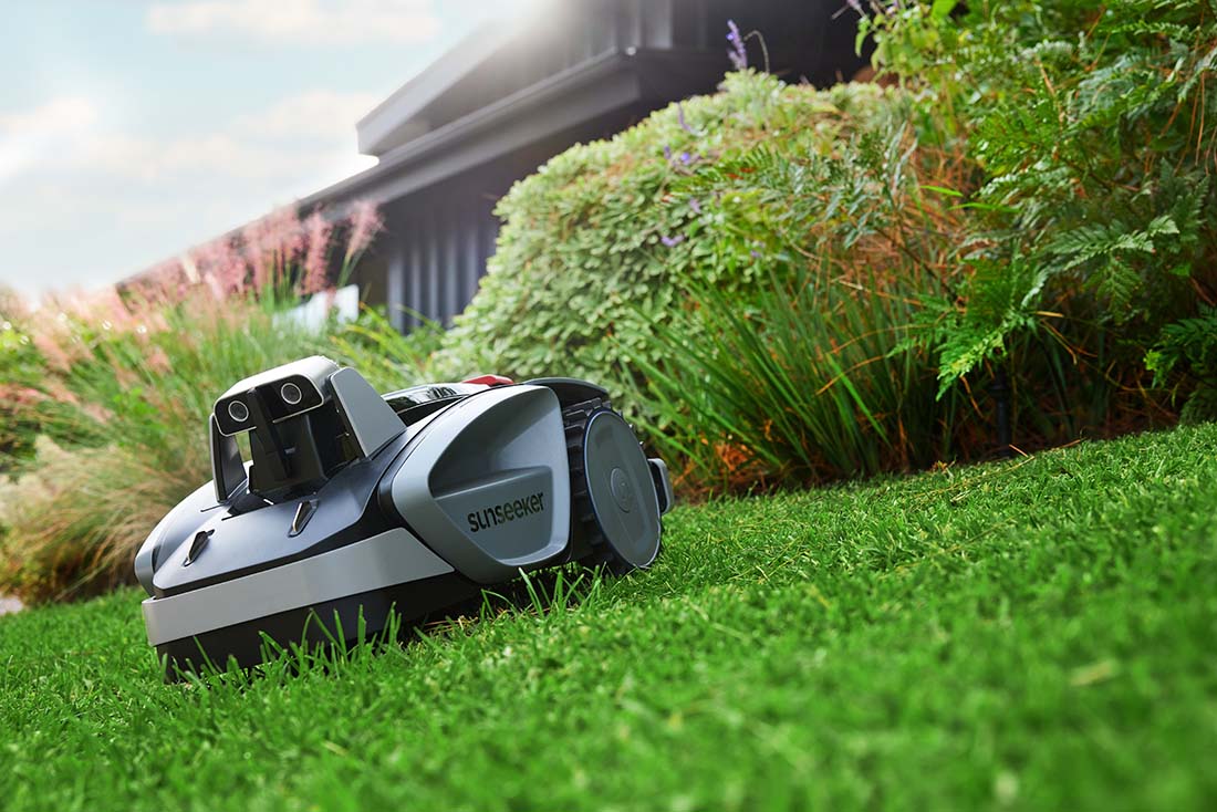 Robotic Mower Auto Mowing