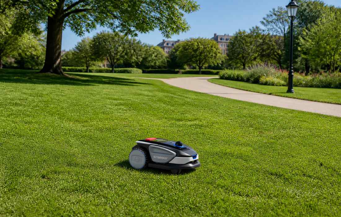 Sunseeker S4 on a mowed park lawn