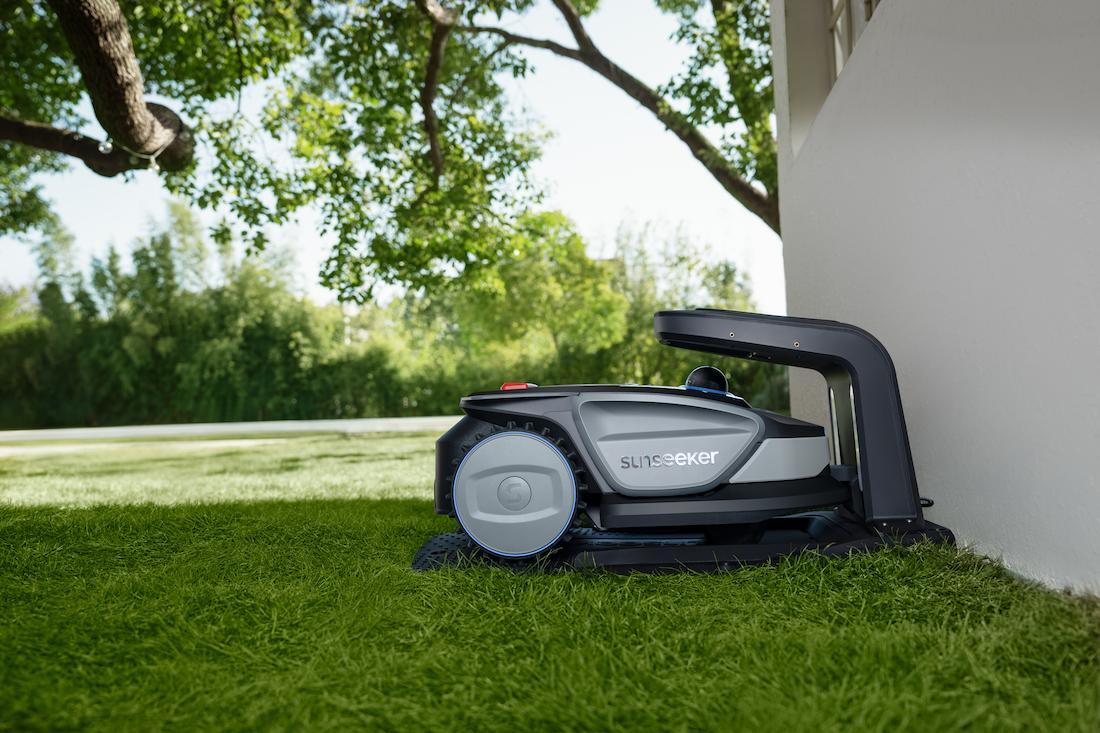 Robotic Lawn Mower Charging